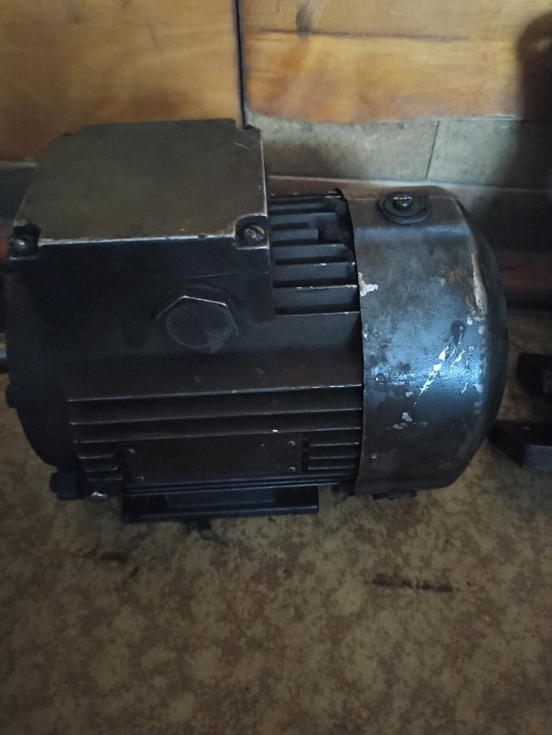   0.75 , 380 v, 3000 .