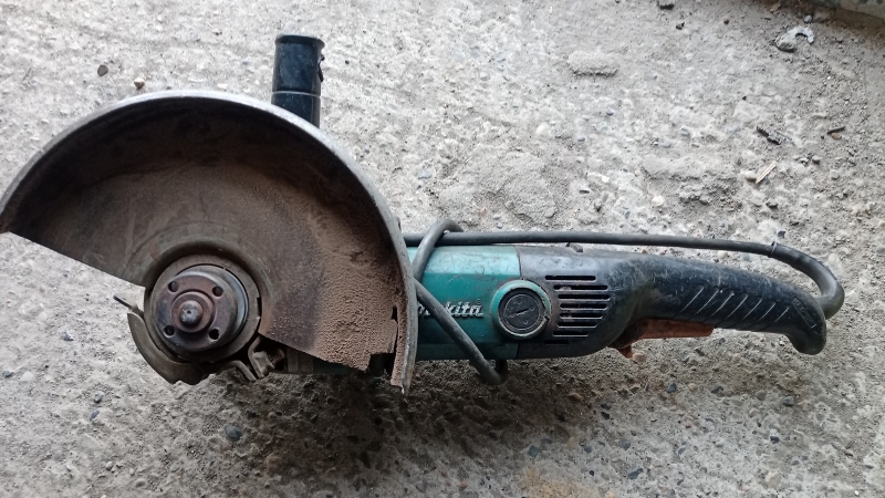  makita 230  GA9010c