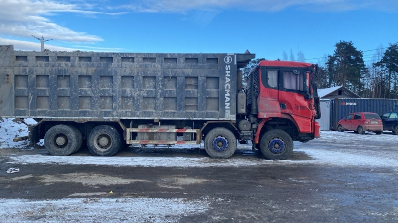  2  SHACMAN SX33186T366
